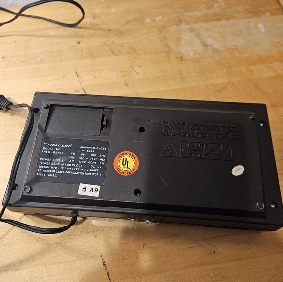 REALISTIC CHRONOMATIC 251 ALARM CLOCK AM/FM RADIO WOODGRAIN - Tested&Works - Picture 5 of 5